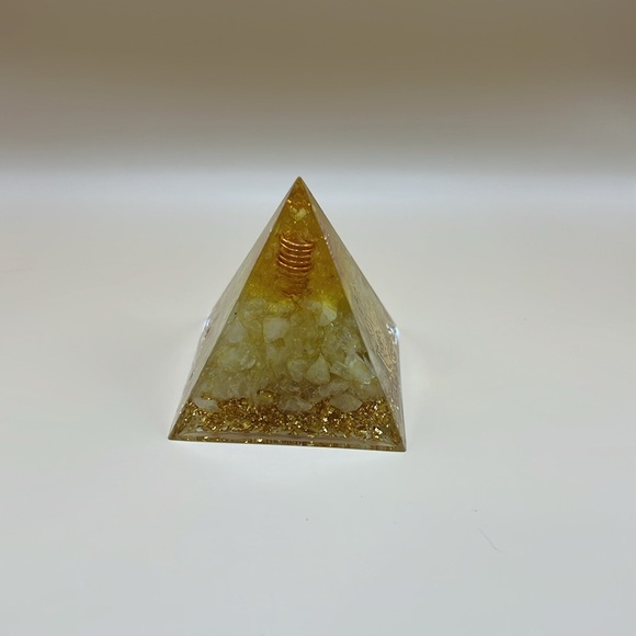 Chakra Citrine Orgonite Pyramid Natural Stone - Picture 5 of 7